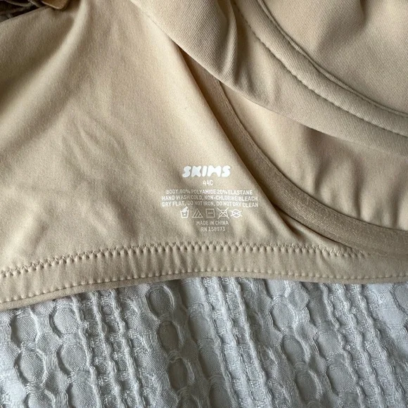 Skims Fits Everybody Unlined Demo Bra 44c in Sand - Picture 6 of 6